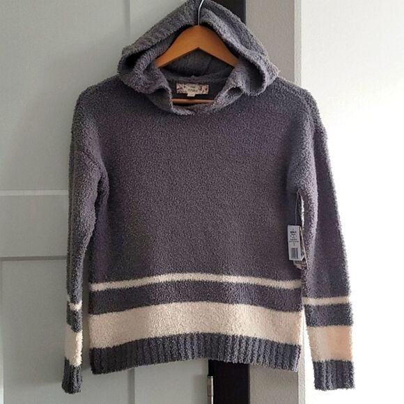 NWT! Junior's Super Soft Sweater - Picture 1 of 6